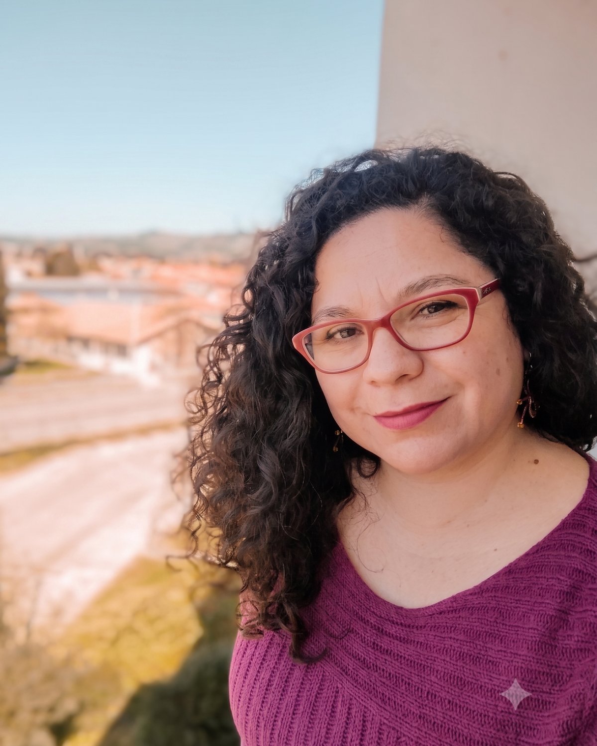 Johanna Luzmira Soto Bustos, terapeuta sistémica y fundadora de Luz Rosa®.